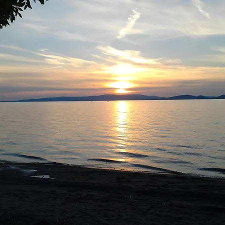 度假居 Napsugar Nyaralo *